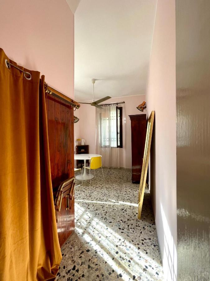 Venetian pink apartment in Dorsoduro Buitenkant foto