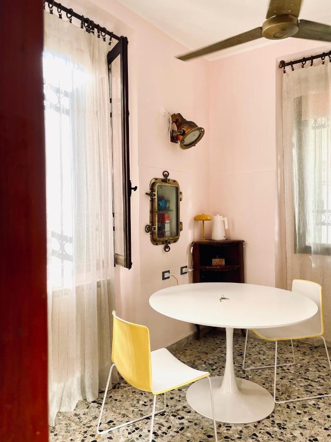 Venetian pink apartment in Dorsoduro Buitenkant foto